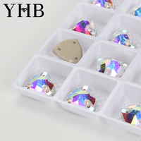 YHB Venta al por mayor 5A Bling Crystal Strass AB Gems Coser en ropa Triángulo gordo Flatback Glass Costura de diamantes de imitación para vestidos de mujer