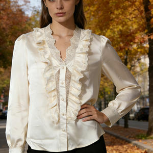 Oferta especial en blusa elegante con cuello en V para mujer de Temu, con volantes de encaje, manga larga y botones de perlas, ideal para el trabajo. - Product Image 4