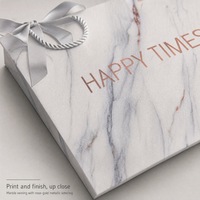 Sac cadeau en papier de Noël avec ruban en satin, logo personnalisé, impression marbrée de luxe, sacs cadeaux de Noël OEM pour la vente au détail et en gros