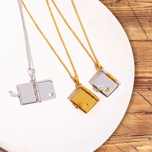 Fatingna Bijoux Nouveauté Mini Collier Pendentif Médaillon Livre d'Amour pour Couple Ouvrant-Fermant Étanche en Acier Inoxydable Or Diamant Perle - Product Image 1