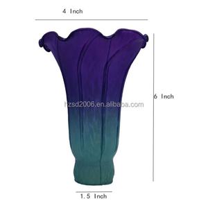 Abat-jour en verre soufflé artisanal rouge en forme de lys de bassin, hauteur 6 pouces, pour lampe de table de salon, chambre et salle à manger - Product Image 4