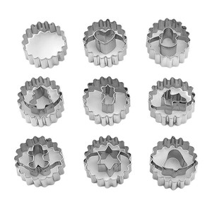 <span class=keywords><strong>Kit</strong></span> de découpoirs à biscuits de Noël 3D en plastique pour une décoration facile de la glaçage et des friandises festives d'apparence professionnelle - Product Image 1