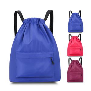 Sac à dos de sport en polyester 210D avec cordon de serrage, logo personnalisé, sac promotionnel avec motif de lettres personnalisé - Product Image 1
