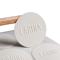 Autocollant personnalisé en relief texturé avec texte majuscule, sceau rond en papier fibreux, support en bois, étiquette imprimée pour marque