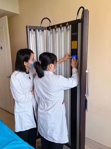 Panel de Fototerapia UVB de Banda Estrecha 311NM para Vitiligo, Modelo Kernel 4004AB, 8 Lámparas UVB NB de 100W para Tratamiento de Vitiligo Corporal, Uso Hospitalario - Product Image 4