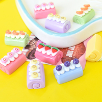 Cabochon plat en résine 3D Kawaii coloré en forme de gâteau aux fruits et dessert fraise pour accessoires de maison de poupée DIY, boucles d'oreilles, colliers et bijoux
