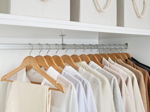 Cabides de Madeira Naturais que Economizam Espaço para Casacos, Camisas, Calças e Ternos para Supermercados, Lojas de Roupas ou Lojas em Geral - Product Image 2