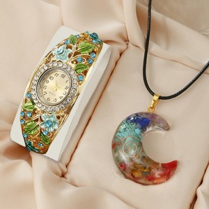 2024Cloisonne 꽃 풍부하고 고귀한 여성의 팔찌 석영 시계 자갈 펜던트 세트