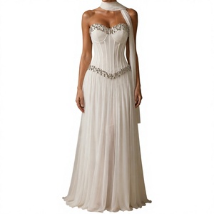 Robe de soirée/mariage Sharon Said SF257 Rouge Dubaï, élégante, dos nu, ornée de sequins et d'un nœud en strass, en cachemire, longueur ras du sol, coupe trapèze, taille naturelle, de luxe - Product Image 4