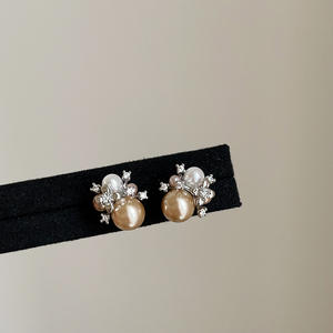 Pendientes de perlas de flores de moda exquisito estilo coreano dulce mujer perla flor temperamento pendientes al por mayor - Product Image 6