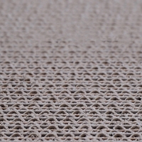 Griffoir vertical classique pour chat avec plateau à gratter en sisal, maison pour chat en bois et planche à gratter, mobilier pour chat d'intérieur