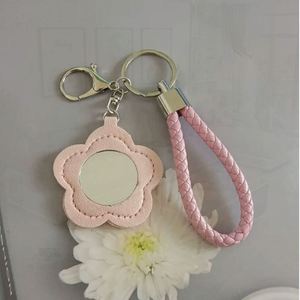 Wholesale <b>Cute</b> Flower PU Leather Mirror Keychain Portable Cosmetic Mirror Bag Pendant Customizable Fashion Bag Charm <b>Keyring</b> - Product Image 3