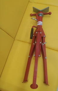 Soporte de Tubo Plegable Portátil Rojo E-Work 1107F con Trípode de Acero Inoxidable con Cabezal en V, Tubos de Soporte de 12 Pulgadas, Capacidad de Carga de 1200 kg - Product Image 1