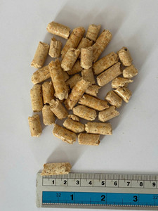 Pellets de madera de biomasa para calderas industriales y sistemas de calefacción, 100% naturales, comprimidos, grado de exportación. - Product Image 3