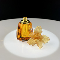 Botol Parfum Kaca Kristal Mewah Ukiran Tangan Sinyore dengan Desain Bunga, Koleksi Seni Tren Mode untuk Minyak Atsiri