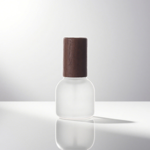 Difusor de fragancia automático de 10ml al por mayor, tapa de madera, botella de cristal vacía, ambientador de aire para coche, colgantes de suero para el cuidado de la piel, coche colgante - Product Image 4