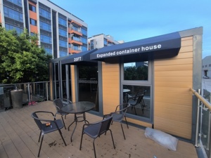 Maison conteneur modulaire préfabriquée extensible à deux étages avec balcon vitré pour projet de villa de vacances en zone panoramique - Product Image 4