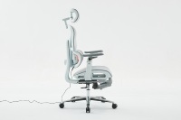 Chaise de bureau exécutive minimaliste en maille avec base en aluminium, massage 4 points, hauteur réglable, pivotante, dossier ailé et accoudoirs réglables pour la maison et le bureau