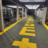 Dalles de sol de garage modernes en PP antidérapantes, à emboîtement par clic, avec drainage, pour le detailing automobile et les centres de lavage de voitures