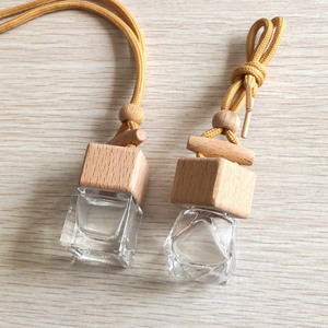 Personalizar lujo 8ml colgante coche difusor botella de perfume de vidrio con tapa de madera - Product Image 1