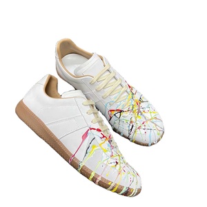 Scarpe da Allenamento M6 Deen 2026 Nuovo Stile Sportivo Casual Design Graffiti Versatile in Vera Pelle Tendenza Moda Bianche per Coppia - Product Image 1