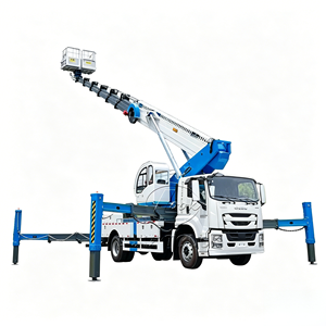 Camión con plataforma elevadora de brazo recto de 42 m, chasis ISUZU, para mantenimiento de alumbrado público - Product Image 1