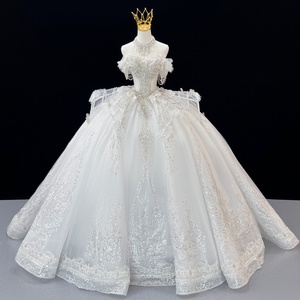 Robe de mariée JFH156 style princesse, coupe Empire, avec décolleté - Product Image 1