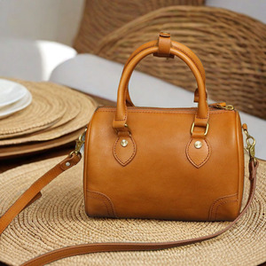 Bolso Boston de Estilo Vintage Hecho a Mano, Forma Cilíndrica, Piel de Vacuno de Primera Calidad, Curtido Vegetal, Color Café, Negro, para Llevar al Hombro o Cruzado - Product Image 2