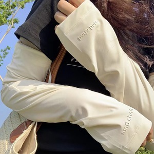 Manches de protection solaire en soie glacée pour femmes, réglables avec logo D, protection UV pour le cyclisme et la conduite, blanc cassé, gris clair, gris foncé - Product Image 1