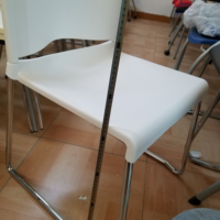 Mobilier moderne pour les écoles commerciales et les salles de classe Chaise de visiteur pour la réception Chaise d'étudiant en plastique empilable