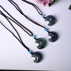 Collier Pendentif Lune en Labradorite de Haute Qualité, 2 cm, Gravure Numérique, Tendance Mode Bohème, Vente en Gros - Product Image 4