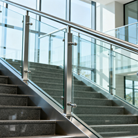 Balustrades à colonne en acier inoxydable pour la décoration de bureaux modernes pour les bâtiments commerciaux mains courantes pour l'ingénierie des escaliers