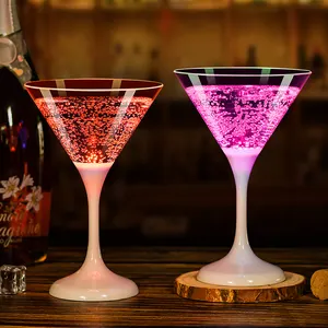 派对用品6色饮料活化食品级塑料可重复使用高脚杯马提尼鸡尾酒酒发光二极管闪光派对杯