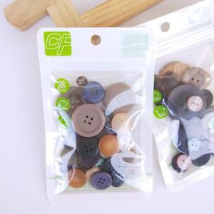 Botones Acrílicos de 4 Agujeros para Bolsas de Tiendas de Artículos Económicos, en Bolsas, Varios Tamaños, Sin Plomo, Venta al por Mayor - Product Image 1