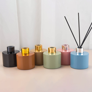 Phong Cách 50 Ml 100 Ml 150 Ml Đầy Màu Sắc Kính Vuông Màn Hình In <span class=keywords><strong>Reed</strong></span> Khuếch Tán Chai Với Vít Cap Cho Nhà Hương Liệu - Product Image 1