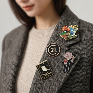 Nouveaux Pins de revers en métal, vente en gros, badges décoratifs <span class=keywords><strong>drapeau</strong></span> <span class=keywords><strong>féministe</strong></span>, personnalisés en émail dur, motifs Appareil, Organe, Utérus - Product Image 5