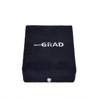 Boîte à bijoux en MDF avec revêtement en daim noir, doublure en microfibre, fermeture à pression métallique, logo personnalisé pour l'affichage de colliers et pendentifs, et emballage cadeau haut de gamme