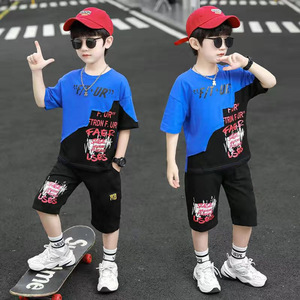 2024 nuovi set di <span class=keywords><strong>abbigliamento</strong></span> per ragazzi estivi per stampe Casual alla moda di 6-15 anni Abito a 2 pezzi a maniche corte alla moda per bambini