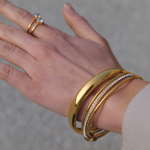 Brazalete de Aro Grueso J&D, Chapado en Oro de 18K, Acero Inoxidable con Acabado Pulido, Brazalete Clásico para Mujer - Product Image 3