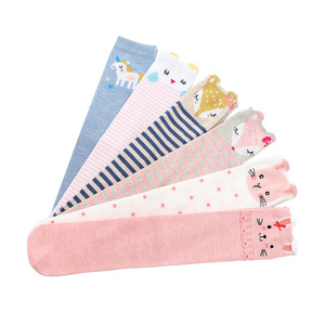 Chaussettes pour filles Collection printemps-automne Nouveau style européen américain Chaussettes mi-longues en coton et soie dorées Cartoon Chaussettes mi-longues tricotées - Product Image 1