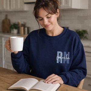 Sweat-shirt personnalisé RN avec nom, pull décontracté pour femme, cadeau pour les infirmières, tissu jersey, manches longues - Product Image 3