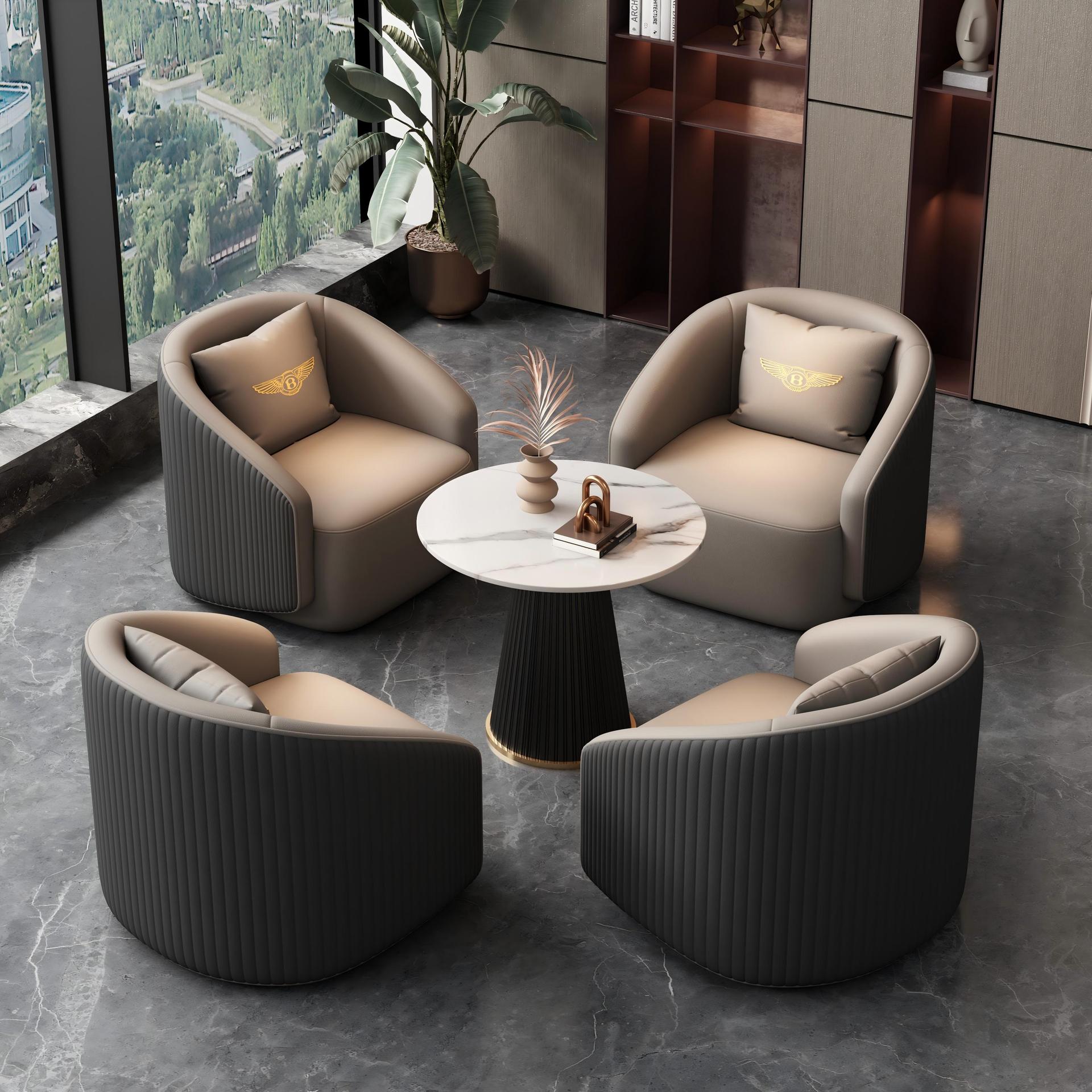 Una mesa y cuatro sillas (gris claro)