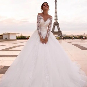 2025 elegante abito da <span class=keywords><strong>sposa</strong></span> in stile foresta per spose con scollo a V aderente con ampio braccio a schiena larga strascico leggero abito da ballo taglie forti - Product Image 1
