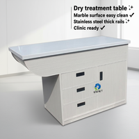 Table de traitement vétérinaire EUR VET avec structure en bois, surface en marbre, rails de tiroir en acier inoxydable et armoire à 3 tiroirs