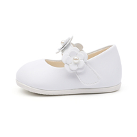 Chaussures plates de ballet personnalisées OEM pour bébés filles, style Blanche-Neige, à bout rond fermé, avec nœud scintillant et breloque perle pendante, pour baptême et gala
