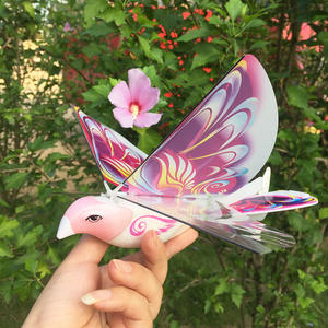 Pássaro Eletrônico Voando Livre Sem Controle Remoto, Brinquedos para Crianças com Luz LED para Brincar ao Ar Livre - Product Image 4