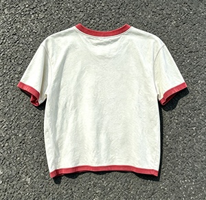Camiseta Blanca Personalizada de Manga Corta para Hombre con Ribete en Contraste Rojo, Cuello Redondo, Corte Casual - Product Image 3