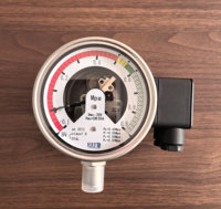 Densitomètre à relais de densité SF6 à distance filaire de haute précision pour contrôler et surveiller le gaz SF6 dans des conteneurs scellés