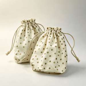 Sac à cordon en toile de coton beige naturel, simple et écologique, avec logo personnalisé, fond rond, pour emballer des bougies ou des parfums - Product Image 1