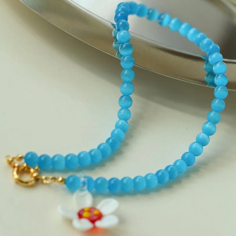 สร้อยคอตาแมวสีฟ้า